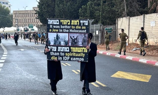 WATCH: Anti-draft protesters try to block roads into Tel Hashomer base, prevent haredi enlistment