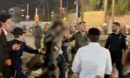 Haredi extremists riot against Jerusalem Light Rail construction; at least 2 arrested
