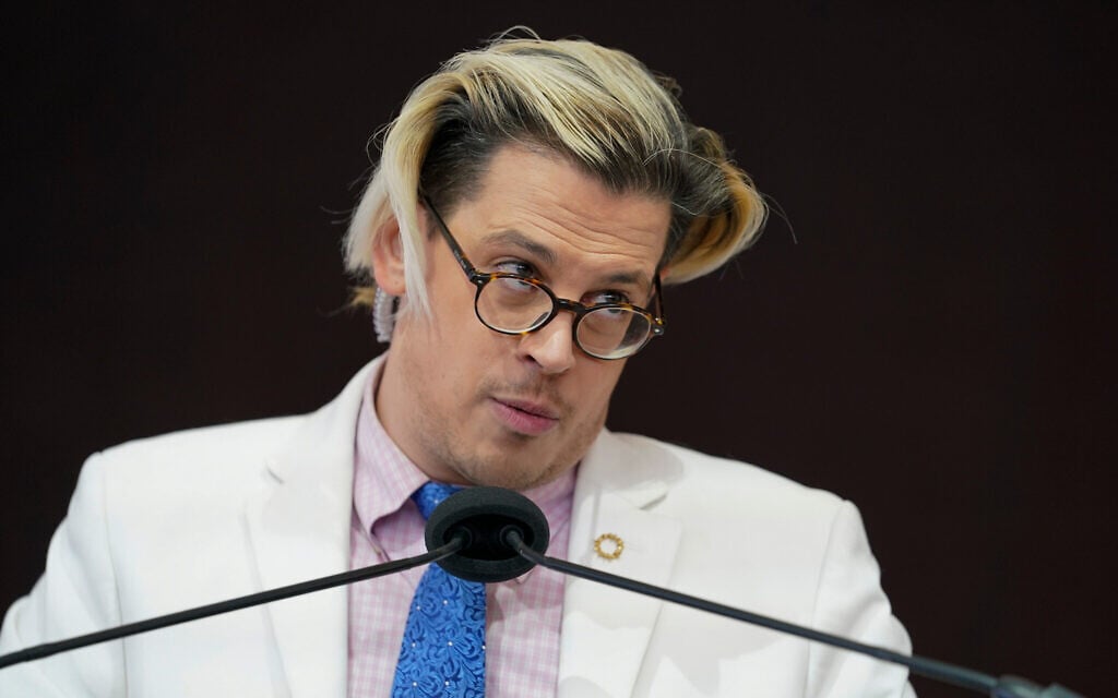 Far-right provocateur and Kanye spokesman Milo Yiannopoulos arrested by ICE