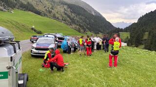 Wrong turn leaves 36 Jewish tourists trapped, children clinging to rocks awaiting rescue in Austrian Alps