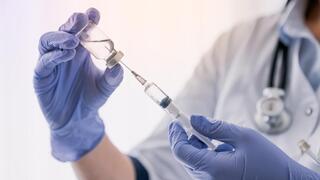 Doctor who lost mother and sister to cancer tests experimental Lynch syndrome vaccine