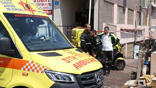 Lawyer shot dead in Rishon Lezion office; disgruntled client surrenders to police