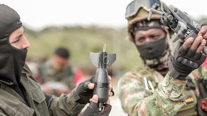 Colombian cartels send recruits to Ukraine to master killer drones