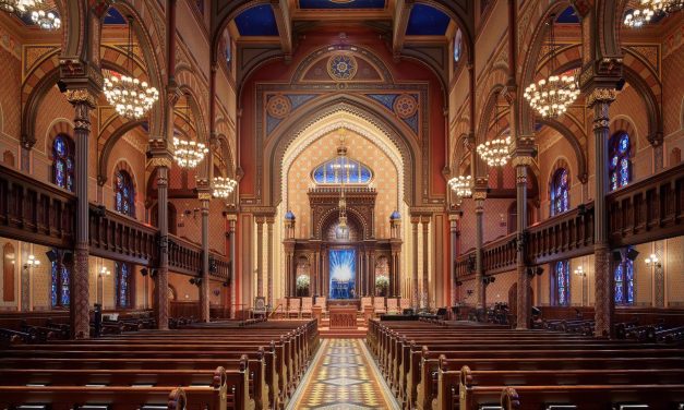 Assailant attacks congregant, guard at NYC Shabbat services