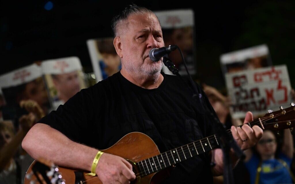 Police call in musician Yehuda Poliker to talk a Tel Aviv man off a roof
