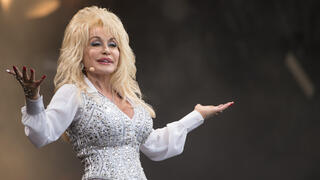 Behind Dolly Parton’s smile: a secretive marriage, heartbreak and the story that inspired ‘Jolene’