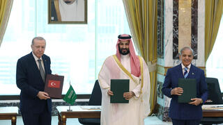 Turkey, Pakistan and Saudi Arabia sign a mutual defense deal