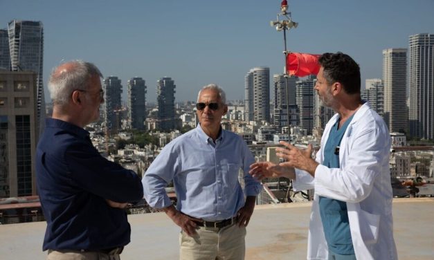 Rahm Emmanuel gives $550K to program training Palestinian doctors at Israeli hospital