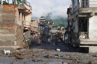 Nepal floods: rescue efforts hampered as tourists and workers remain missing