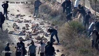 Settlers block roads as Israeli forces move to evacuate illegal outpost besieging Palestinian homes