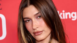 Hailey Bieber’s glowing summer makeup look: 7 tricks to get the ‘glazed skin’ effect