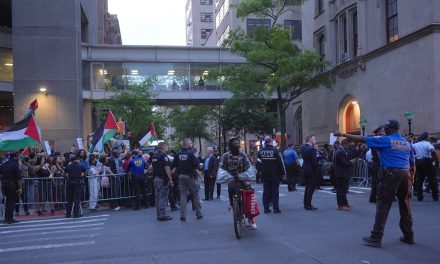 Lawmakers seek 100-foot buffer zone around houses of worship to protect prayer goers from protests