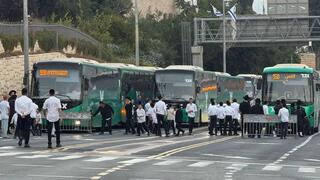 ‘The police ran away’: Haredi protesters block buses entering Jerusalem on Shabbat