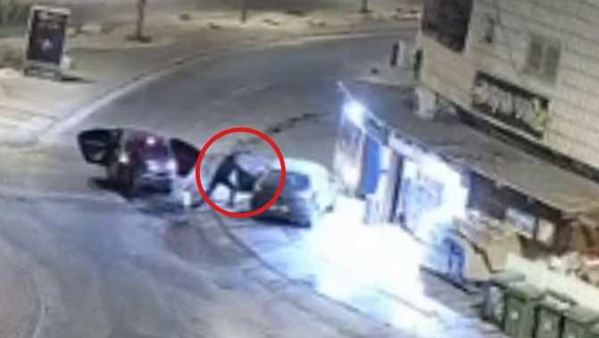 Watch: masked gunmen ambush 25-year-old in Rahat as he enters his car