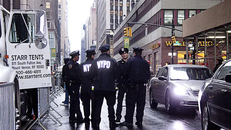 ‘Heil f—ing Hitler’: Brooklyn man chases Jewish man with knife