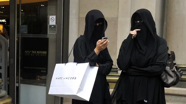 Italy eyes burqa ban and cap on foreign students in classrooms