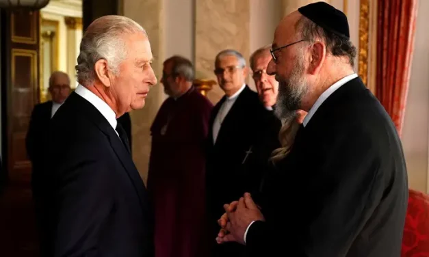 ‘Proud British Jew’ Miliband pushes back on Chief Rabbi’s sanctions warning