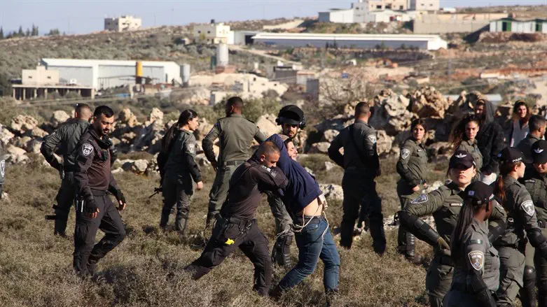Report: Netanyahu ordered evacuation of outposts following US pressure