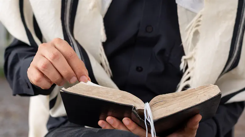Poll: 72.5% of Israelis reject cuts to Jewish studies in state schools