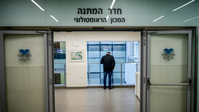 Bacon protest sparks kashrut controversy at Ichilov Hospital