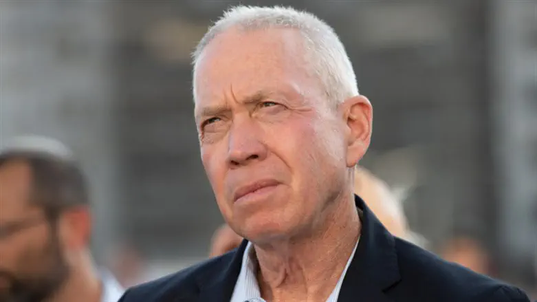Israeli sentenced to 4.5 years for spying on Defense Minister