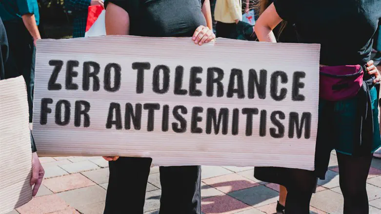 Woman charged with burglarizing two New York synagogues days apart