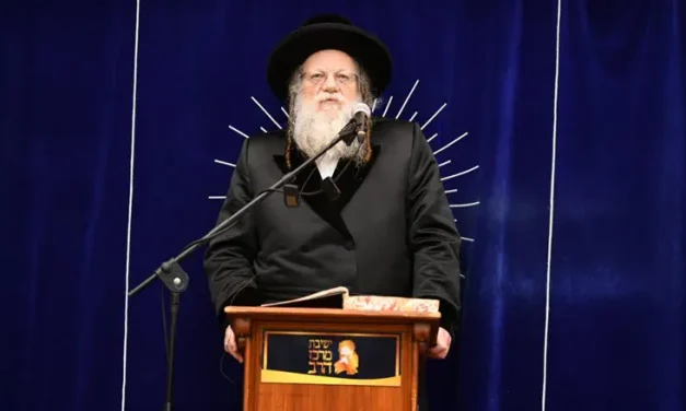 Modzitz Rebbe hospitalized on Rosh Hashanah, returns to lead prayers