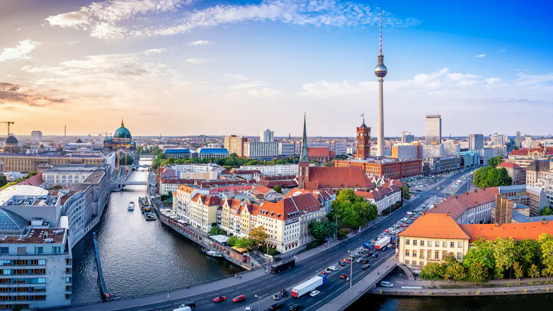 German Jewish group: ‘Firewall’ against AfD must also apply to extremism on the left