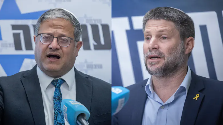 Poll: Gap between blocs closes
