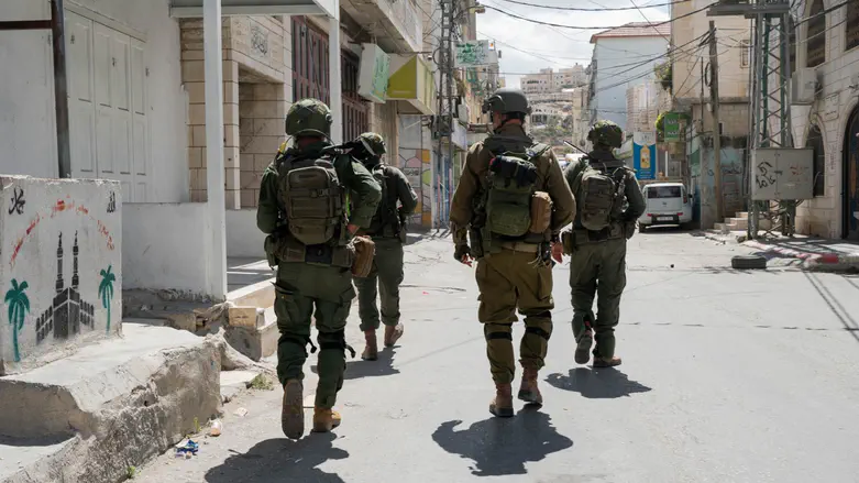 After Binyamin shooting: Two terrorists attempt to run over soldiers in Samaria