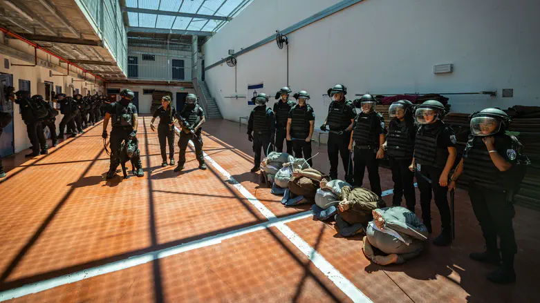 Red Cross visits to terrorists to resume