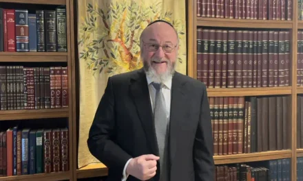 UK Chief Rabbi issues special Yom Kippur prayer for Manchester synagogue victims