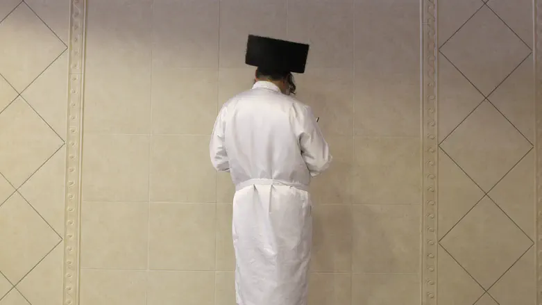 Holy bidding war: Yom Kippur synagogue honors fetch record sums