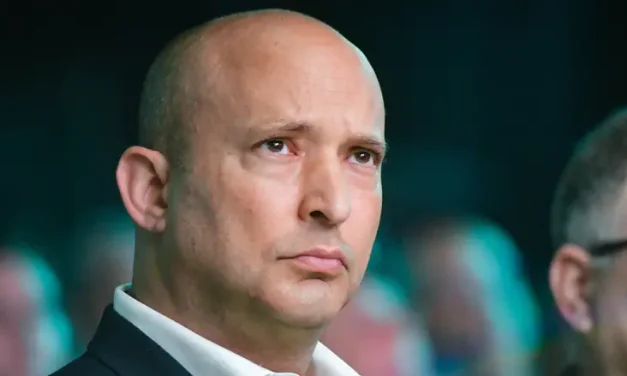Watch: Bennett escorted out of Bnei Brak restaurant