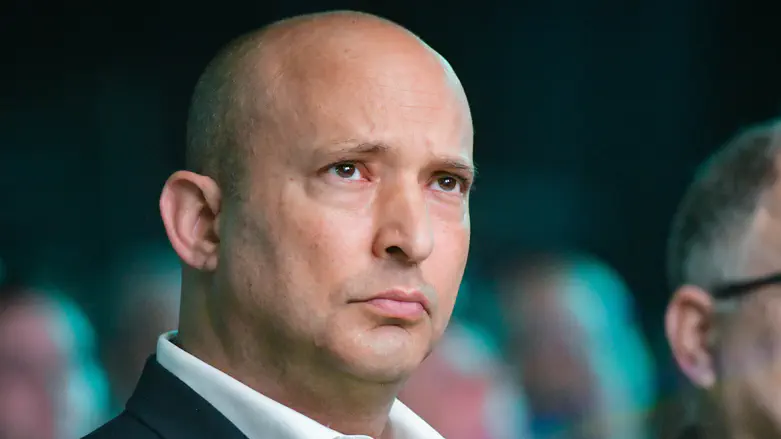 Watch: Bennett escorted out of Bnei Brak restaurant