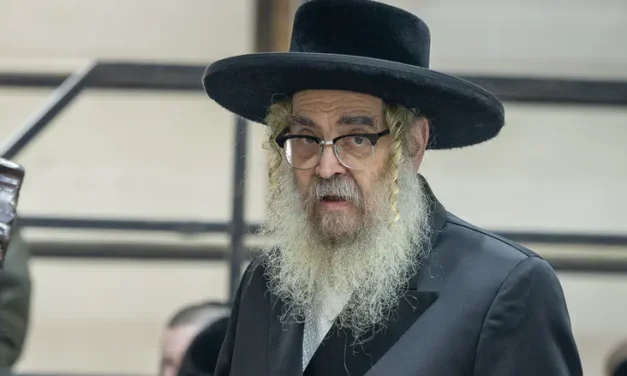 Trump hosts rare White House meeting with Hasidic leaders
