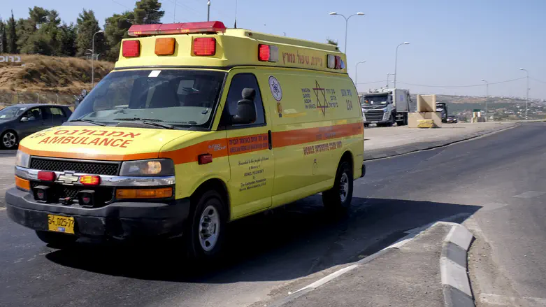 Terrorist stabs resident at Maoz Yehuda farm in Samaria