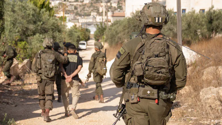 Israeli arrested over suspected contact with Lebanese agent