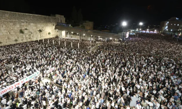 Despite being past 67′ lines: UK says Jews can visit Western Wall