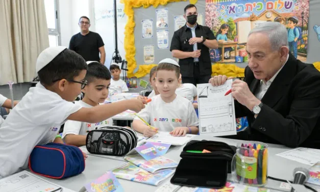 Back to school: Netanyahu joins first graders for arts and crafts