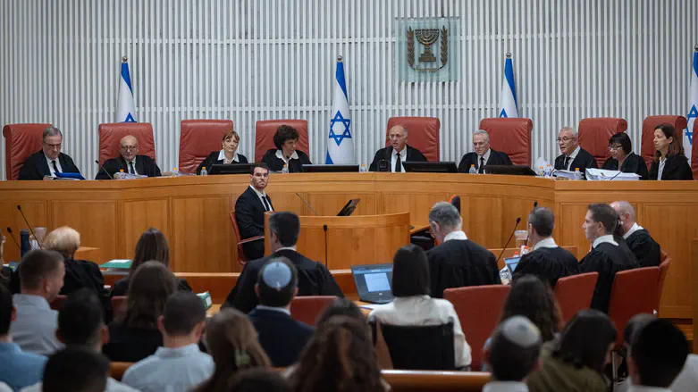 Supreme Court unanimously strikes down law freezing arrests of haredi draft evaders