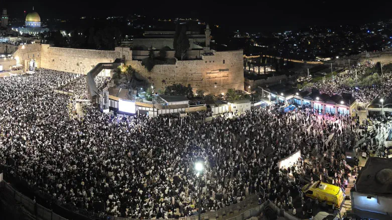 More than 50,000 attend Selichot prayer service at Western Wall