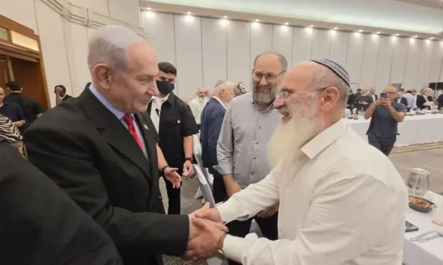 Rabbi Cherki presents PM with new ‘Spirit of the IDF’ ethics code