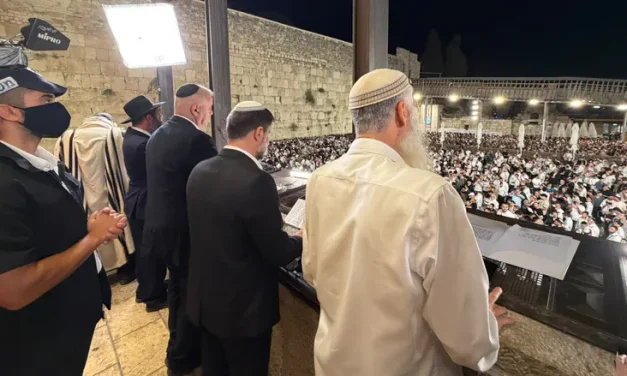 Watch: Tens of thousands at Selichot prayers at Western Wall