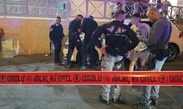 Jerusalem mugger pulls knife at ATM, victim pulls gun