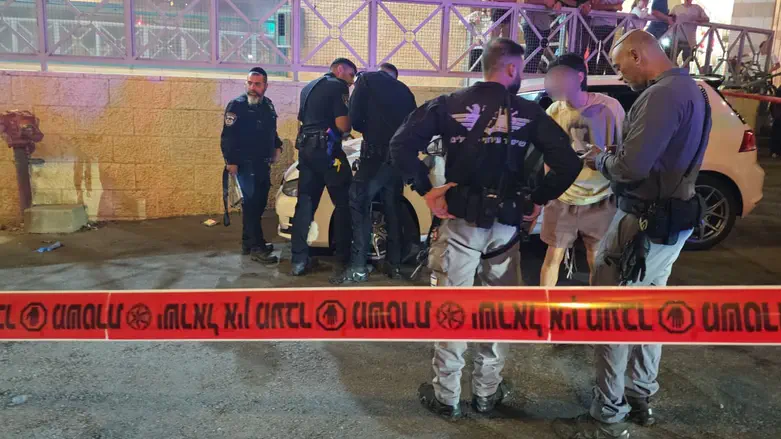 Jerusalem mugger pulls knife at ATM, victim pulls gun