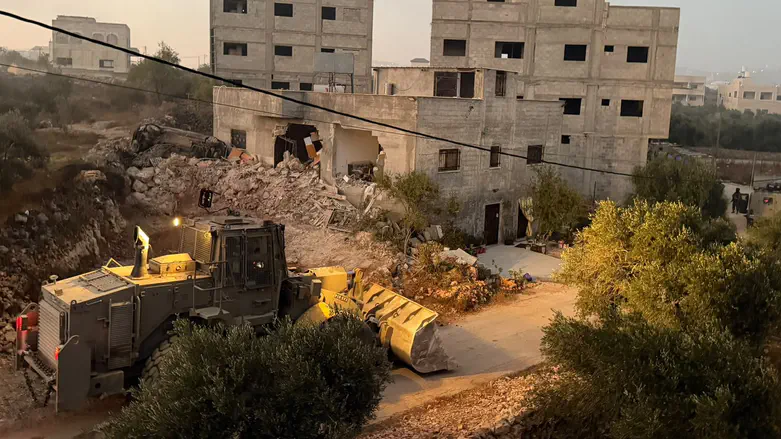Overnight Samaria raid: Terrorist eiminated, four wanted men arrested