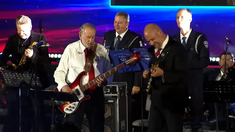 Watch: Ambassador and Knesset Speaker get the crowd dancing