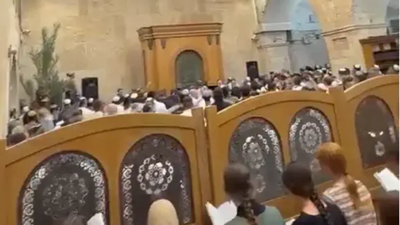 After years of delays: Cave of the Patriarchs gets a roof