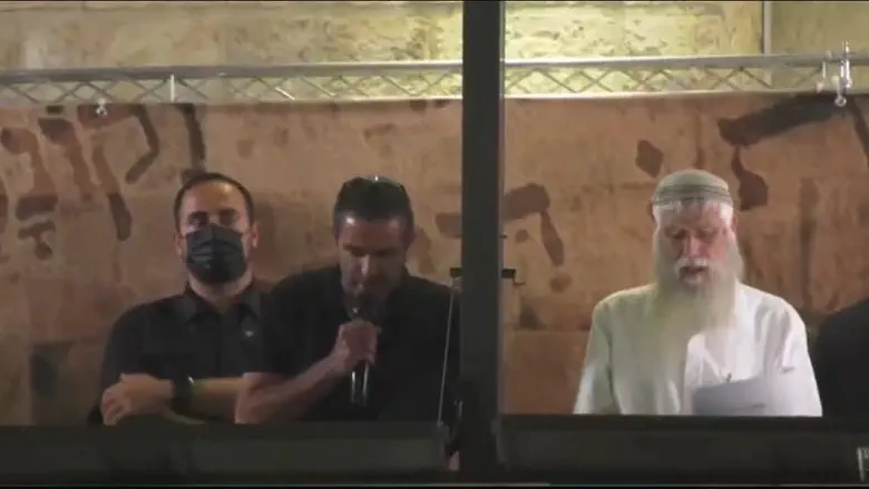 Bereaved father’s Kaddish echoes at Western Wall